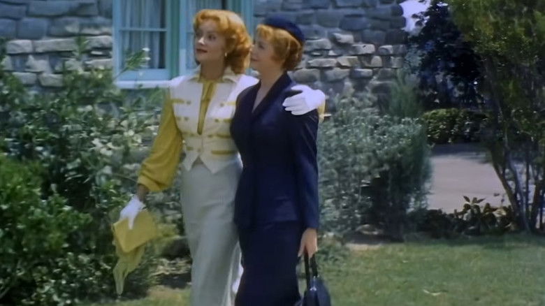 кадр из фильма Slightly Scarlet