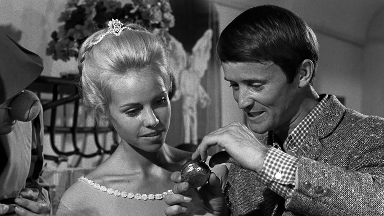 кадр из фильма Fifi la plume