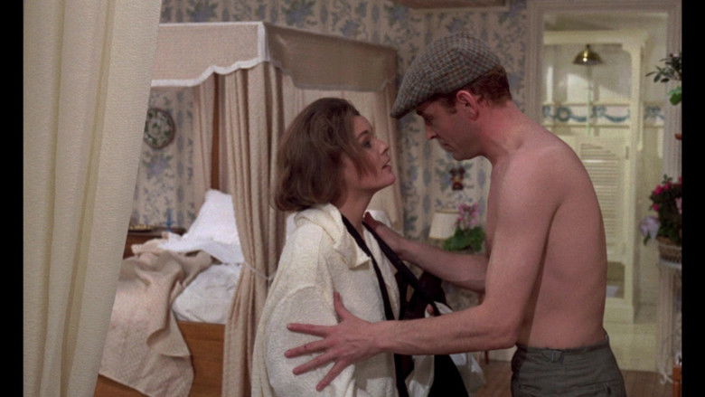 кадр из фильма Что нового, кошечка?