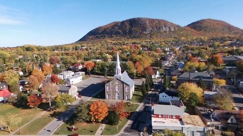 кадр из фильма L'énigme du Mont Saint-Hilaire