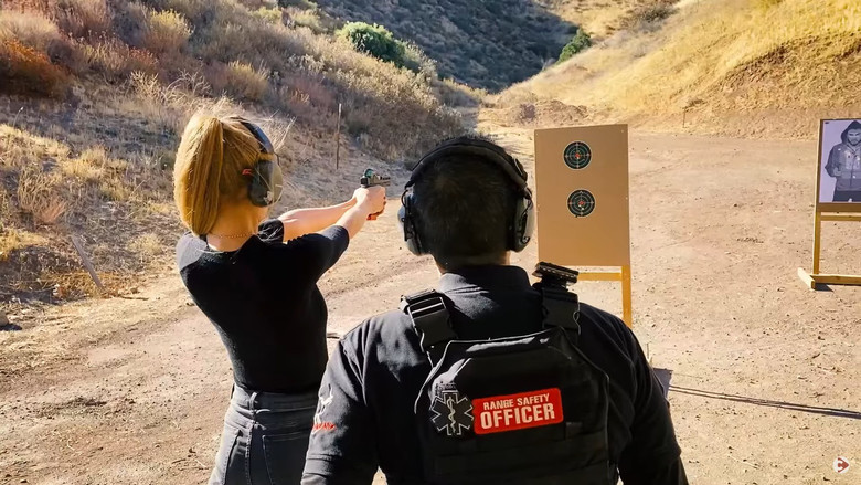 кадр из фильма Gun for Your Life