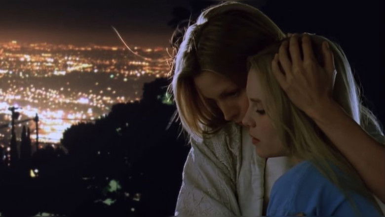 кадр из фильма Белый Олеандр