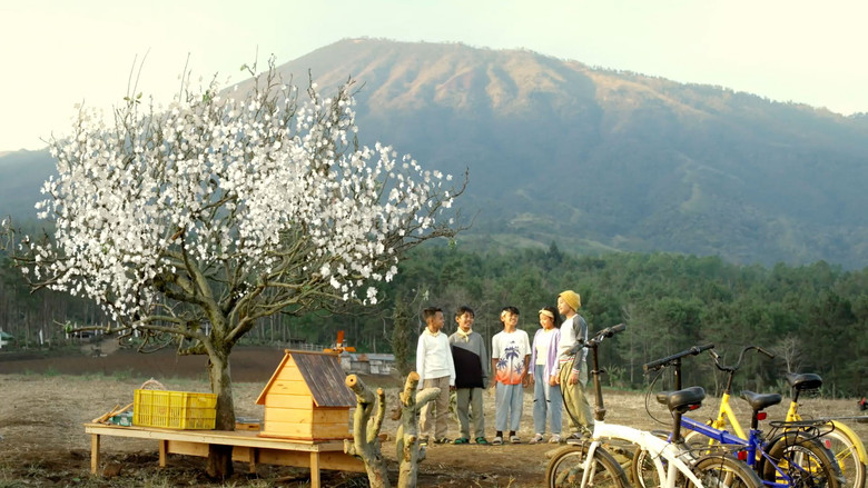 кадр из фильма Serdadu Apel Emas