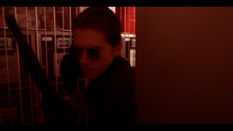 кадр из фильма DARK EXTRACTION