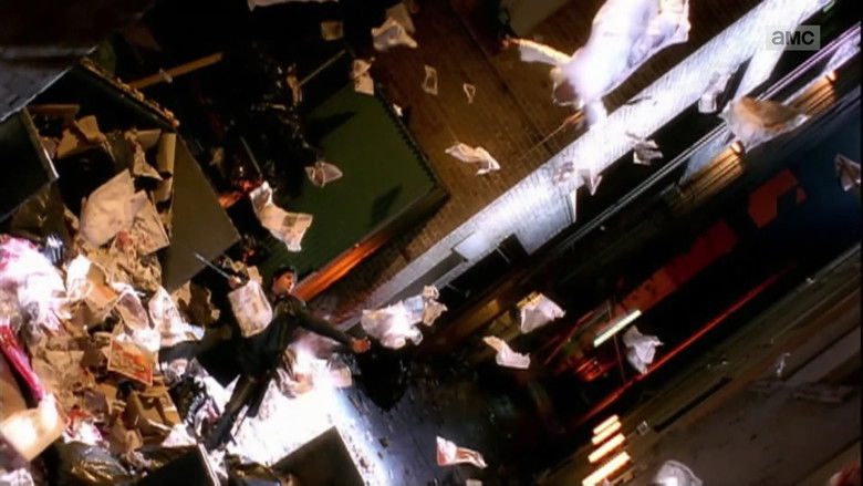 кадр из фильма Непобедимый