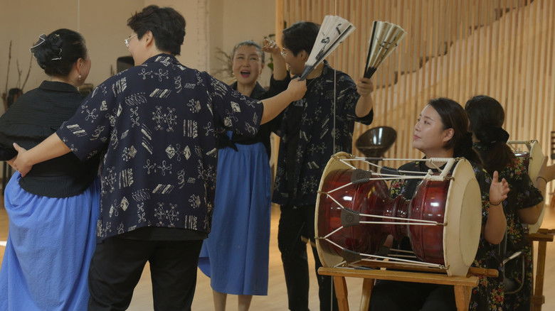 кадр из фильма 여성국극 끊어질듯 이어지고 사라질듯 영원하다