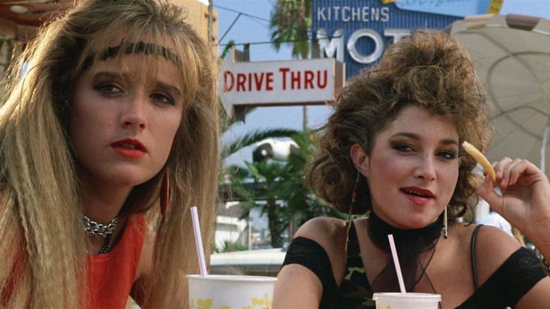 кадр из фильма Стенка на стенку