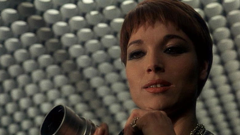 кадр из фильма Одна на другой