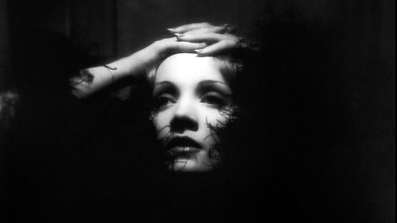 кадр из фильма Шанхайский экспресс