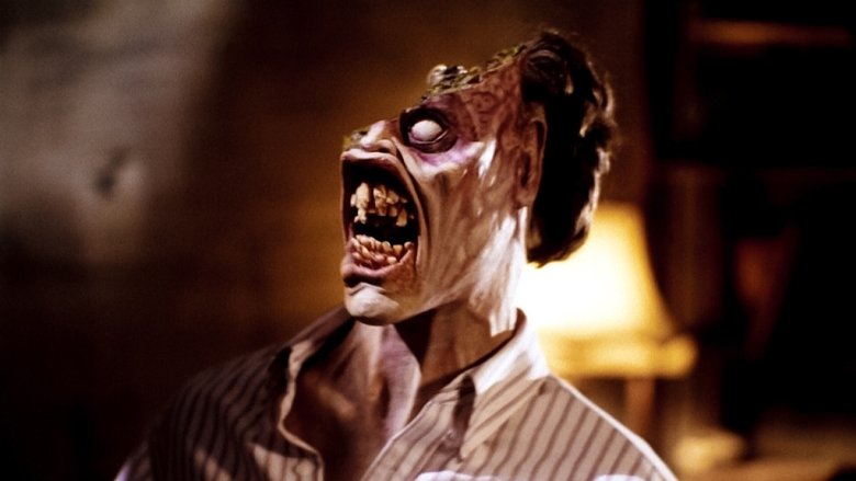 кадр из фильма Зловещие мертвецы 2