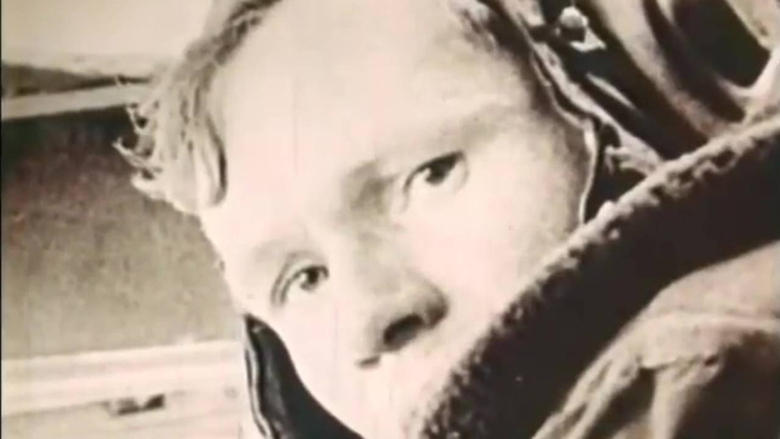 кадр из фильма Небом единым