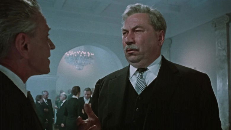 кадр из фильма Люди на мосту