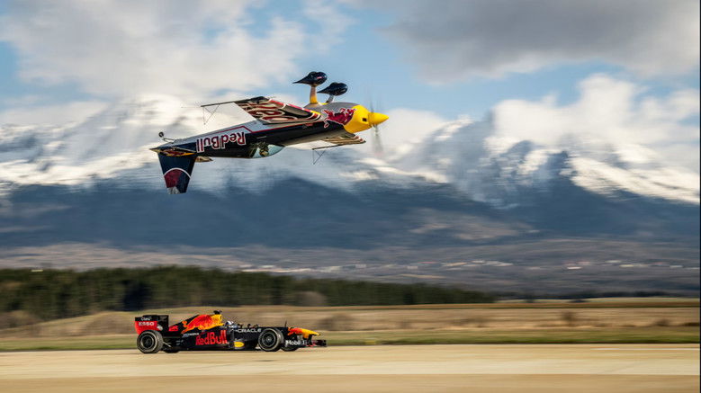 кадр из фильма From Castle to Castle