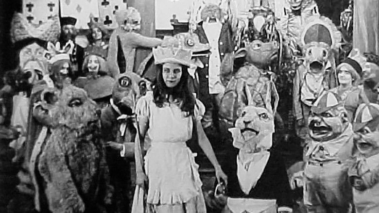 кадр из фильма Алиса в Стране чудес