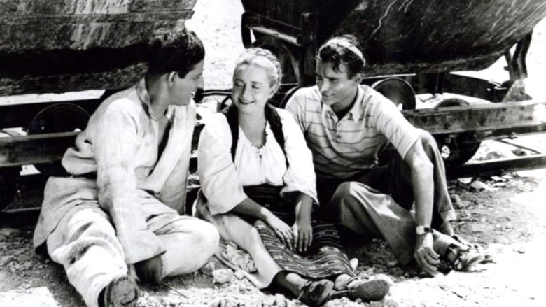 кадр из фильма Звенит долина