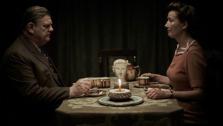 кадр из фильма Одни в Берлине