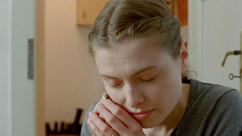 кадр из фильма A Bird in the Field