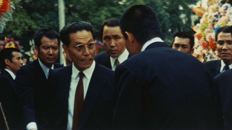 кадр из фильма 仁義なき戦い 総集篇