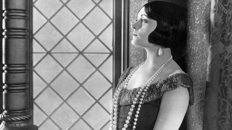 кадр из фильма Запретный рай