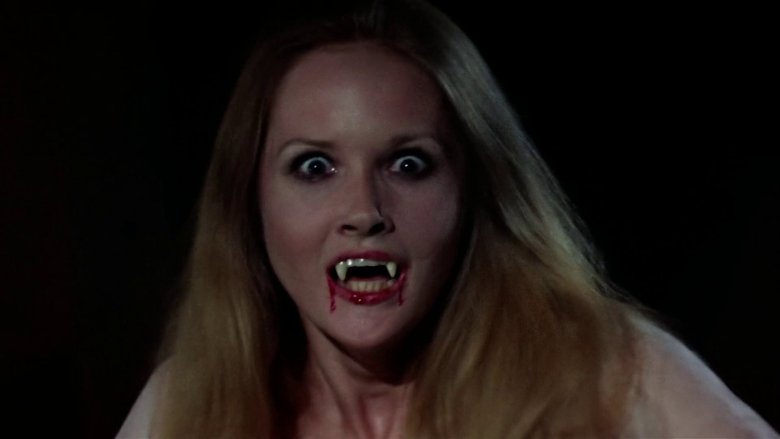 кадр из фильма Дом темных теней