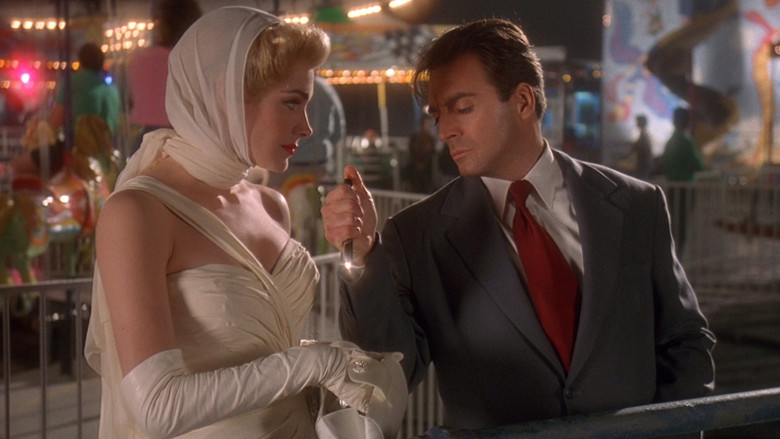 кадр из фильма Фатальный инстинкт