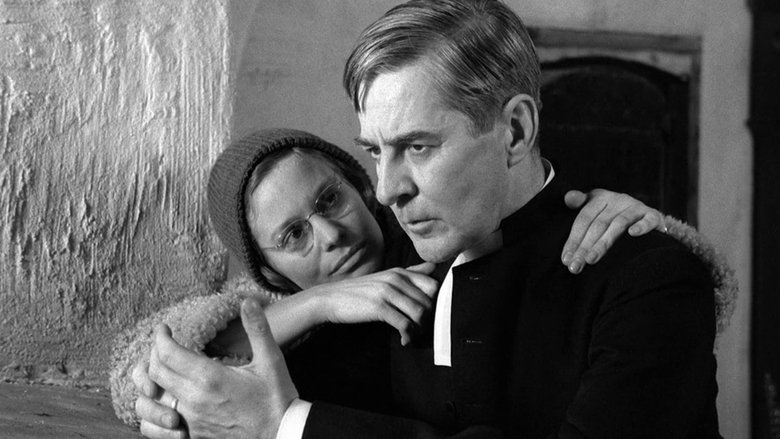 кадр из фильма Причастие