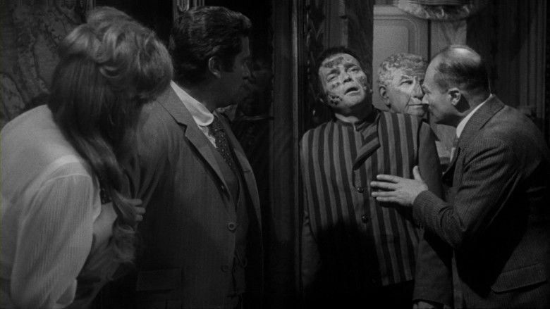 кадр из фильма 5 tombe per un medium