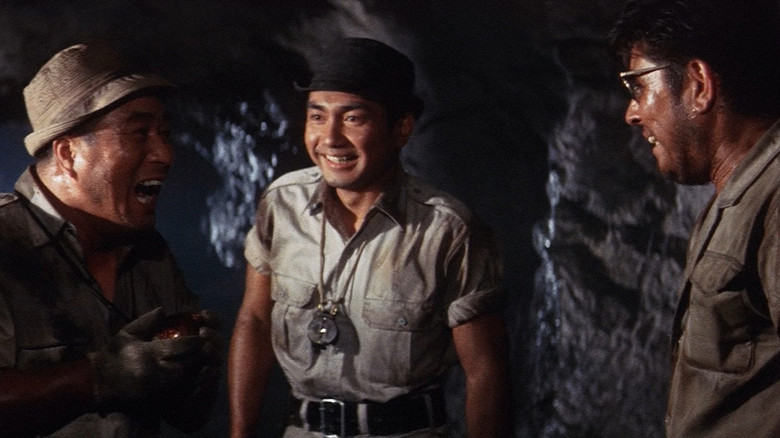 кадр из фильма Гамера против Баругона