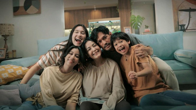 кадр из фильма Yang Lain Boleh Hilang Asal Kau Jangan