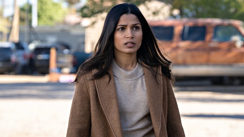 кадр из фильма Посторонние