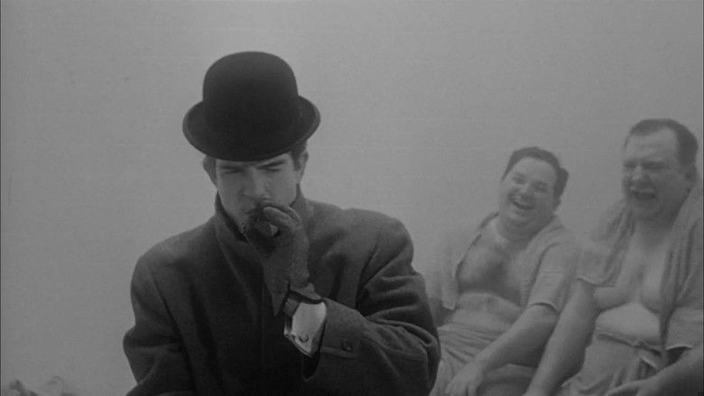 кадр из фильма Mickey One