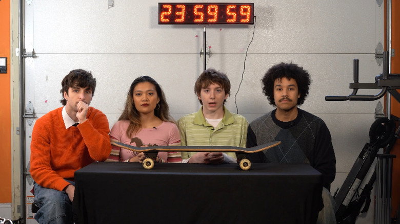 кадр из фильма 24 hours to eat a skateboard