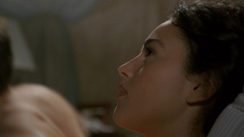 кадр из фильма Злоупотребление