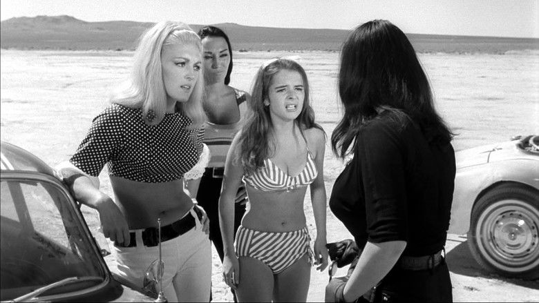 кадр из фильма Быстрая Кошечка! Убей, Убей!