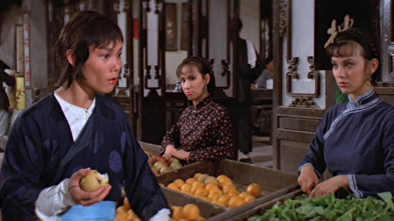 кадр из фильма Непобедимый Шаолинь