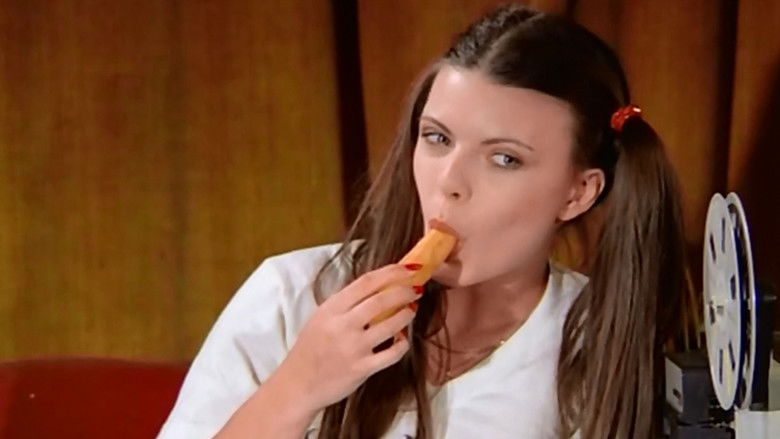 кадр из фильма Шарлотта, мочит свои брюки