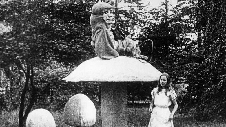 кадр из фильма Алиса в Стране чудес