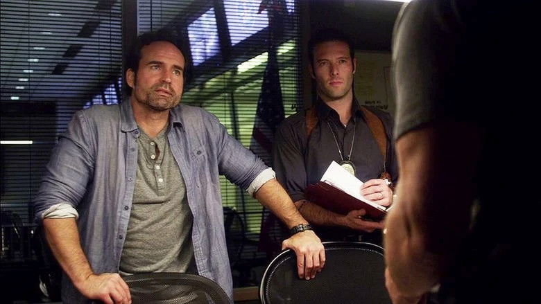 кадр из фильма Изгой