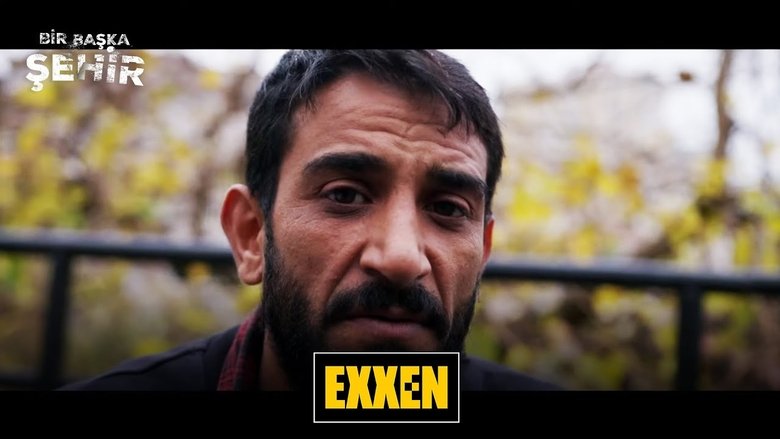 кадр из фильма Bir Başka Şehir