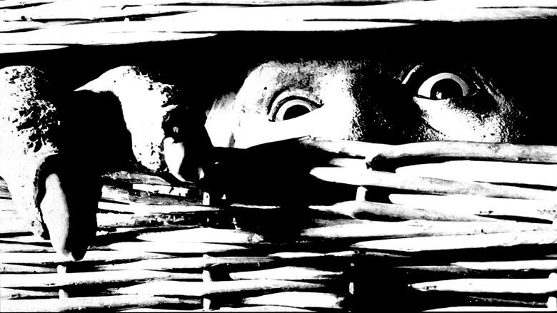 кадр из фильма Существо в корзине