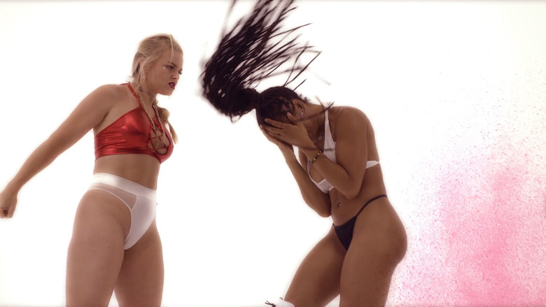 кадр из фильма Месть 50-футовой вебкамщицы