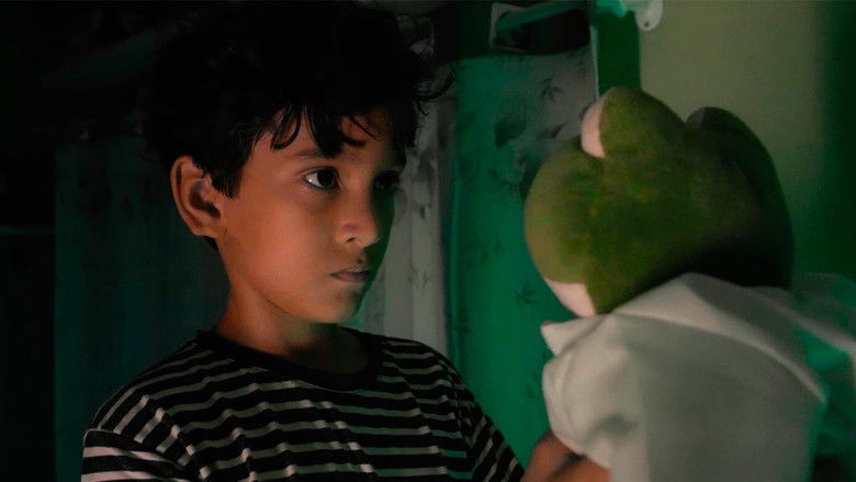 кадр из фильма Luiz Miguel contra o Monstro do Pântano: Em busca do banheiro no fim do corredor