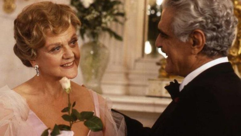 кадр из фильма Миссис Харрис едет в Париж