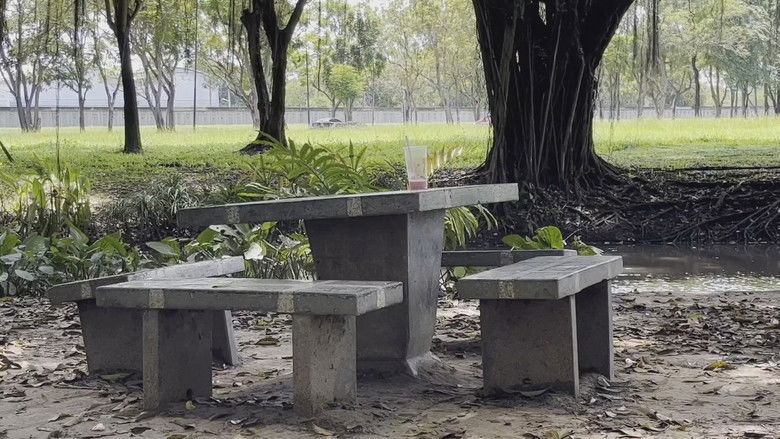 кадр из фильма เมืองล่ม