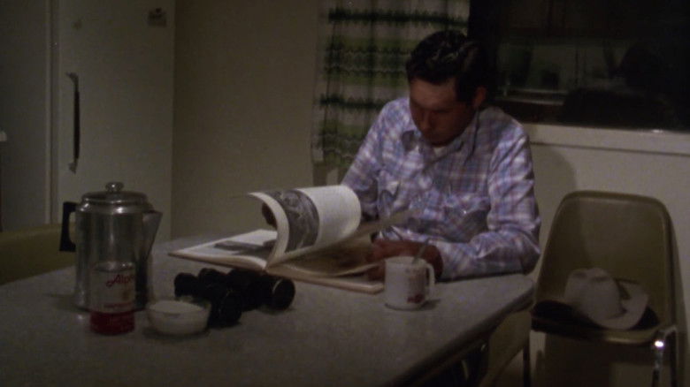 кадр из фильма Standing Alone