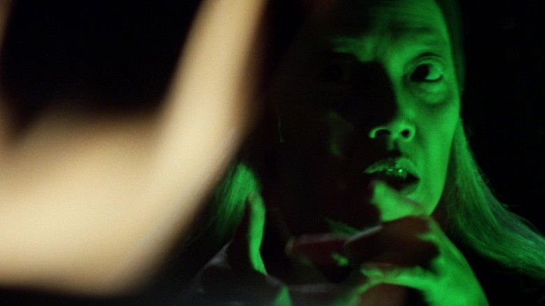 кадр из фильма 血鸚鵡