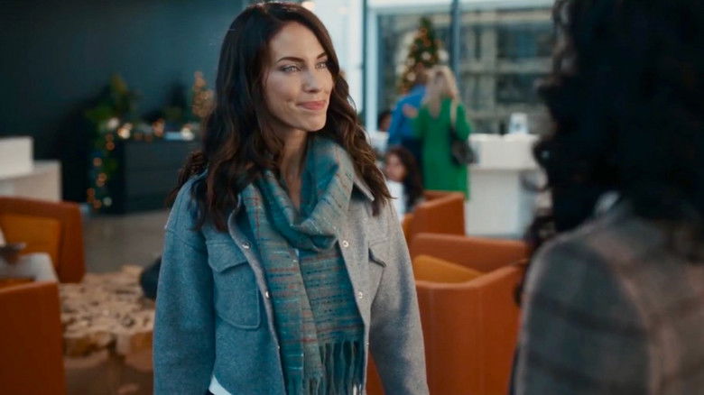 кадр из фильма Happy Howlidays