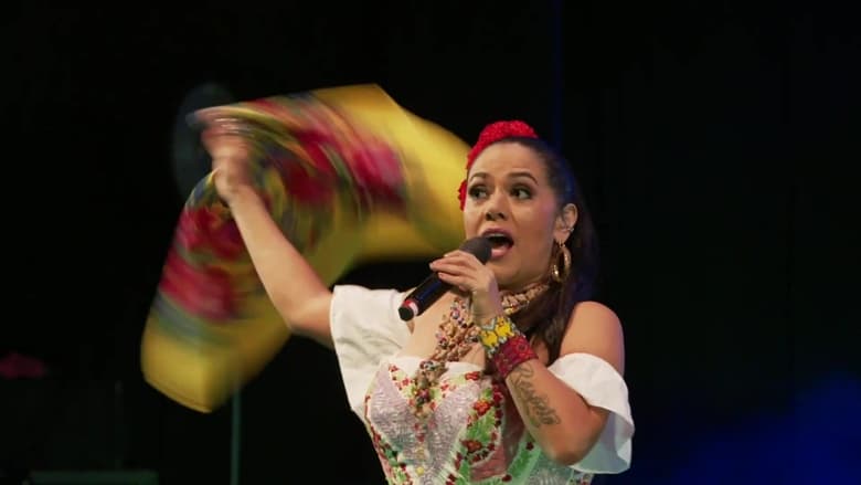 кадр из фильма El Grito: Lila Downs en el Teatro Macedonio Alcalá, con la Orquesta de Alejandro Díaz y la Compañía de Danza Costumbrista