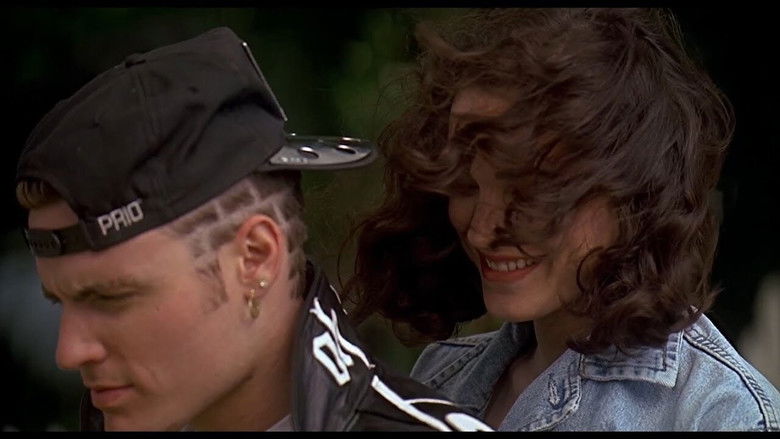 кадр из фильма Холодный как лед