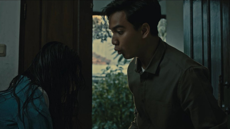 кадр из фильма Rumah Untuk Alie